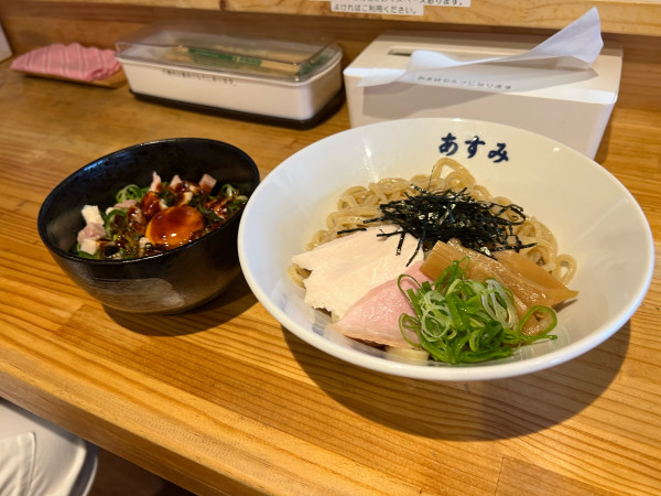 「油そば850円、ネギ玉ご飯250円」@麺や あすみの写真