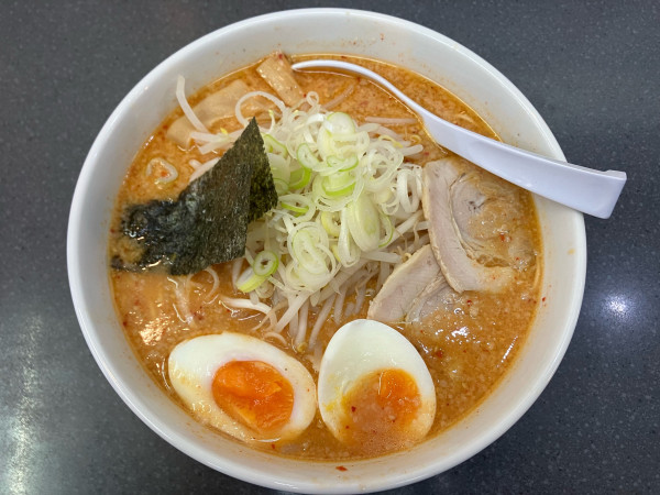 「ハッスル味噌ラーメン800円＋うま辛味50円＋サービスランチ12」@ハッスルラーメンホンマ 亀戸本店の写真