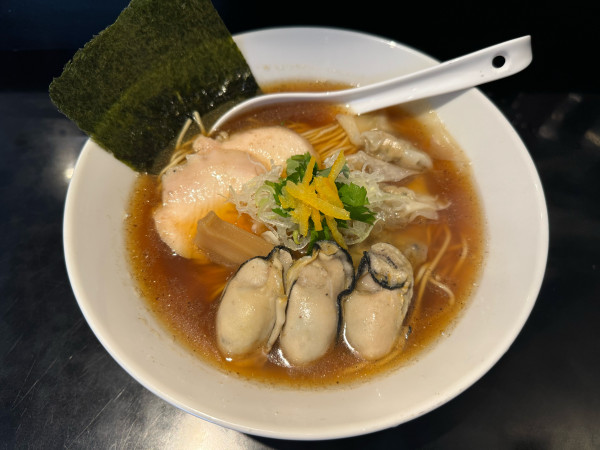 「牡蛎ラーメン 大盛　1400円」@Tonariの写真