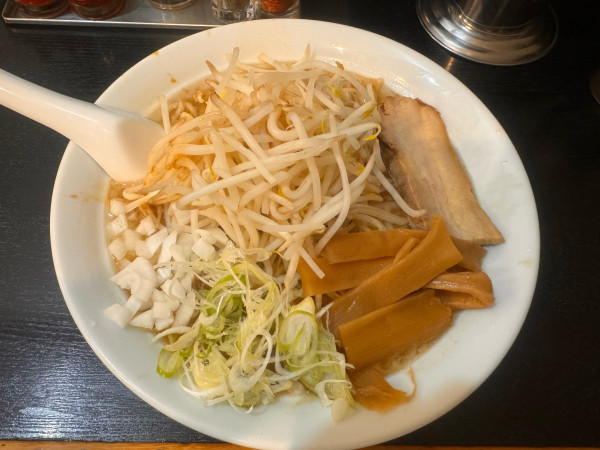 「限定  背脂ラーメン 特盛  もやし増し」@大勝軒まるいち 赤羽店の写真