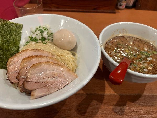 「濃厚魚介つけ麺　jinトッピング」@ゆいまーる人 安慶田店の写真