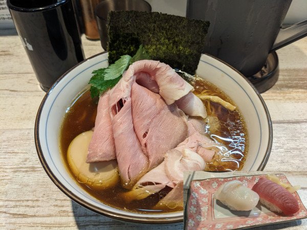 「特製四つ葉そば+本日の寿司（ホタテ・マグロ）」@中華そば 四つ葉の写真