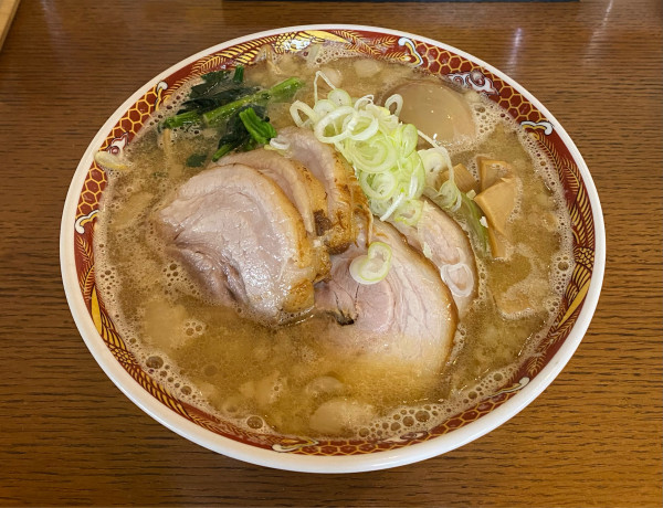 「背脂醤油チャーシューめん」@自家製手もみ麺 ラーメン赤松の写真