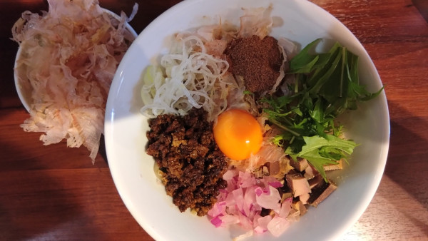 「枕崎まぜそば 　花鰹ごはん」@鰹が昇るまでの写真