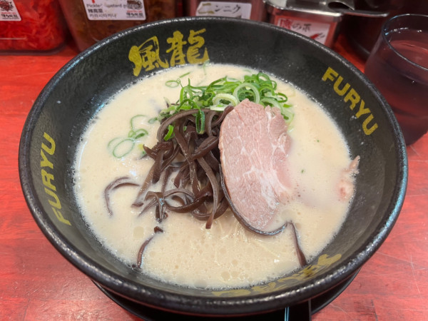 「とんこつらーめんバリバリバリ」@とんこつラーメン 博多風龍 渋谷店の写真