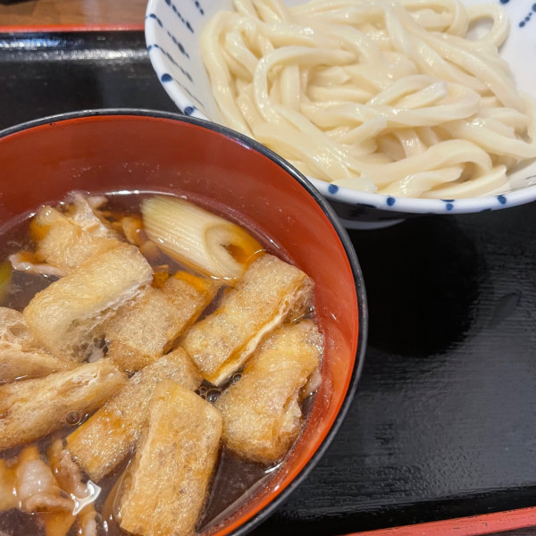 「肉汁うどん 830円 油揚 70円」@てごね家 笠懸店の写真