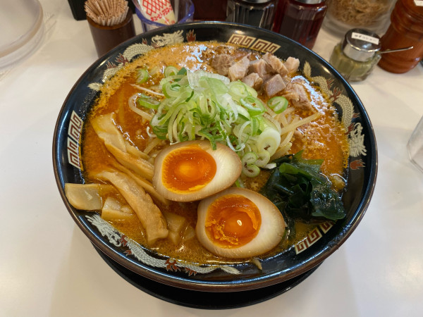 「味玉辛味噌らーめん1,080円（大盛サービス）」@北海道らーめんみそ熊 東陽町店の写真