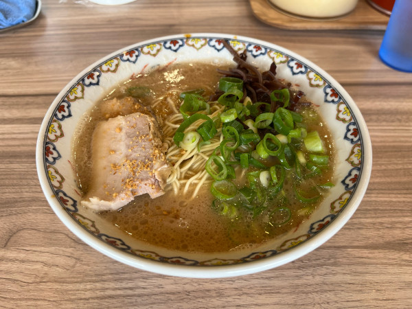 「【限定】熟成豚骨ラーメン 1,000円＋替玉 150円」@くじら食堂 nonowa東小金井店の写真