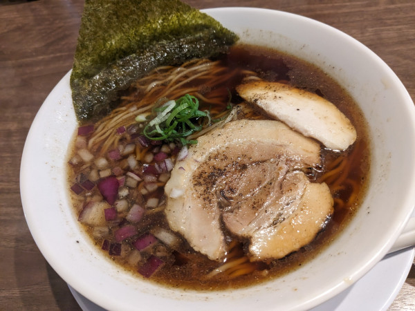 「熟成醤油らぁ麺」@らぁ麺 ひよこの写真