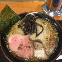 ラーメン (750円)