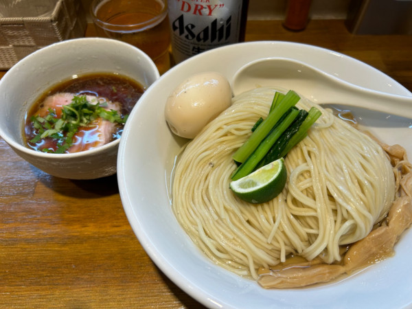 「煮干水の冷やつけめん1050円(大盛、山椒)+味玉150円」@中華そばや 和凡の写真