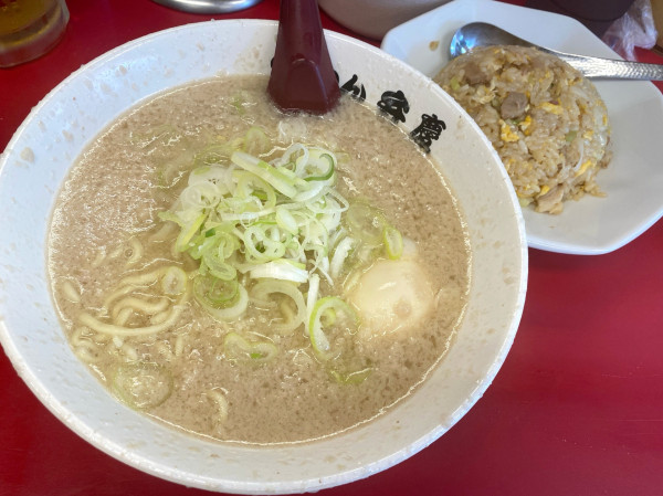 「掛けらーめんと朝チャーハンセット 1,050円」@らーめん弁慶 浅草本店の写真