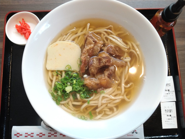 「軟骨肉そば＋そば大盛り」@琉球そば 知花 Premium 文京店の写真