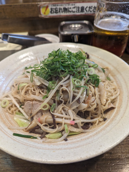 「焼きラーメン大盛り+生ビール」@やっじゃがな 高津店の写真