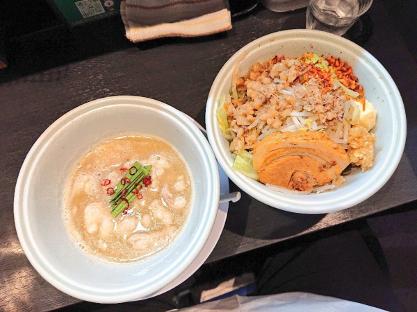 「博多もつ鍋風二郎系つけ麺」@らーめん 三極志の写真