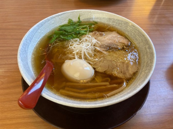 「鶏らぁ麺しょうゆ、煮たまご(900円)」@らぁ麺 てっぺんの写真