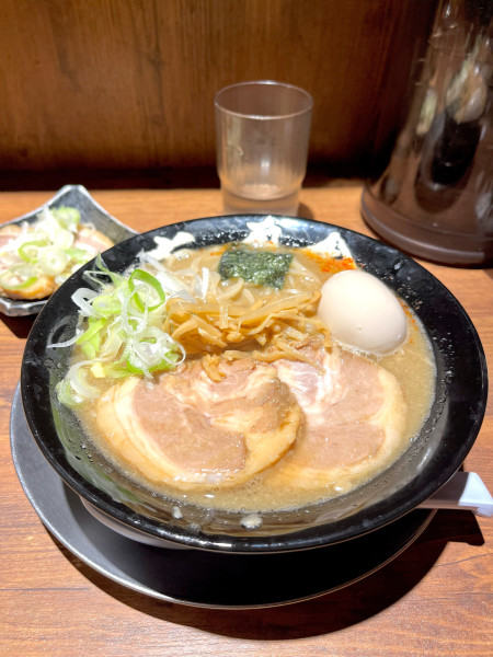 「特製中華そば【TP】小チャーシュー」@六厘舎 大崎店の写真