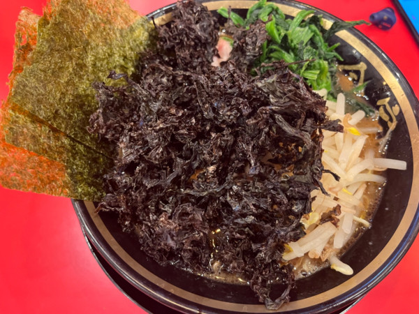 「ラーメン(並)850円＋岩のり200円＋フォロワーもやし」@横浜家系ラーメン 大輝家の写真