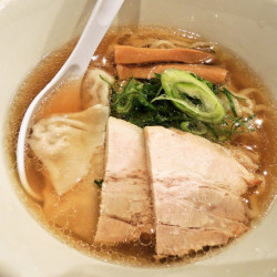 ワンタン麺（1,050円）