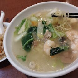 本日のおすすめ 海老ワンタン＋半炒飯(800)