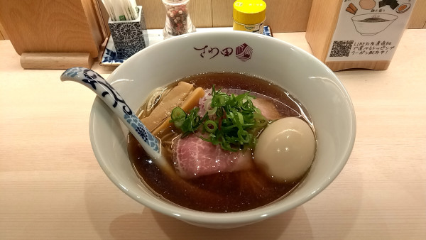 「炭火焼鯵煮干し 醤油そば 味玉(1,100円)」@鴨そば さわ田 ヨドバシ横浜店の写真