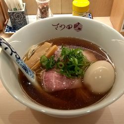 炭火焼鯵煮干し 醤油そば 味玉（１，１００円）