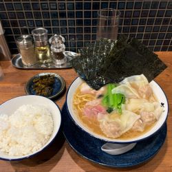 ワンタン麺＋ライス