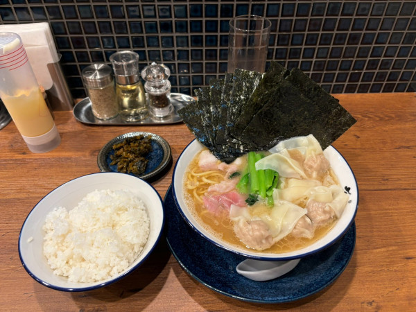 「ワンタン麺＋ライス」@豚骨 蒼翔の写真