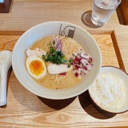 醤油焦がし鶏白湯 ダイブ飯付き