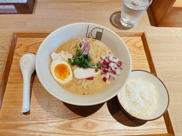 「醤油焦がし鶏白湯 ダイブ飯付き」@鶏soba Luca Lifeの写真