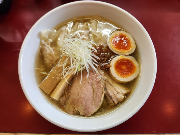 「わんたん塩らぁ麺味玉」@らぁ麺 松しんの写真