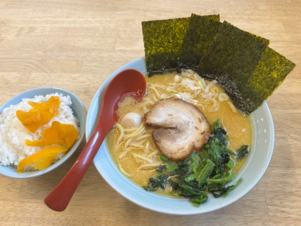 「豚骨醤油ラーメン　ライス並」@ラーメン真心家の写真
