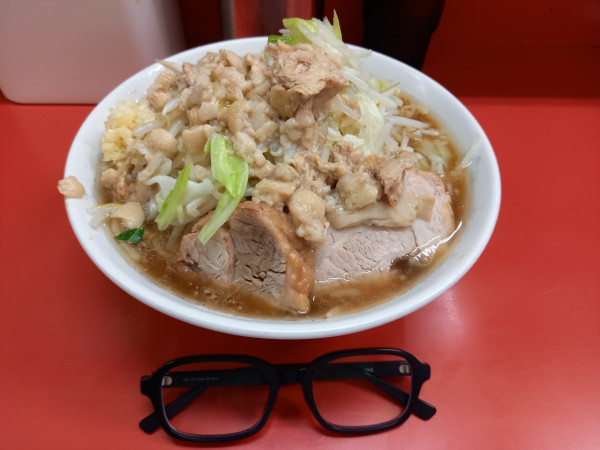「小ラーメン(にんにく少し・野菜アブラ増し)バリカタ」@ラーメン二郎 上野毛店の写真
