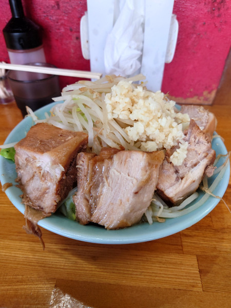 「チャーシュー麺　野菜マシ  ニンニク」@ラーメン髭の写真