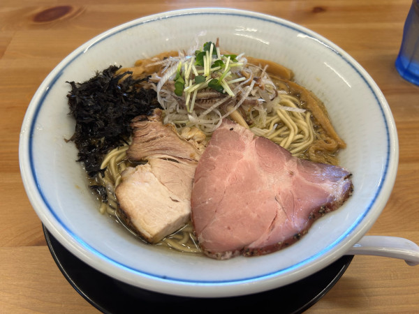 「【限定】烏賊煮干そば980円」@麺彩 こはねの写真