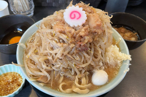 「ラーメン 少なめ+野菜増し+脂増し+生姜ダレ+生玉子」@自家製麺 No11の写真