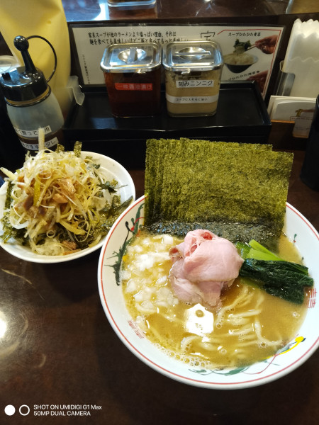 「豚骨醤油ラーメン(並)+ネギチャーご飯」@こいけのいえけいの写真