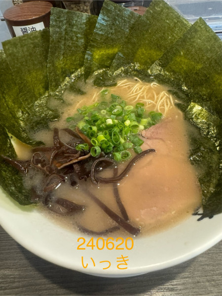 「らーめん＋のり＋替え玉✖️2」@博多長浜らーめん いっきの写真