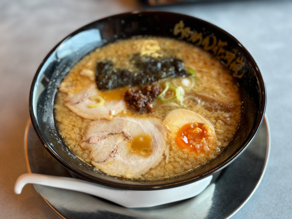 「嵐げんこつ醤油」@らあめん花月嵐 久保稲荷店の写真