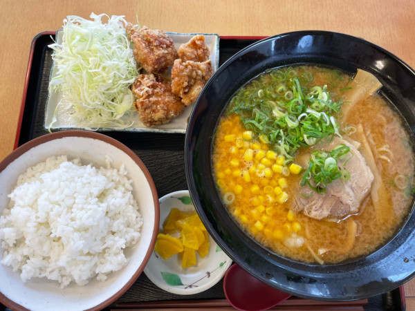 「味噌ラーメン唐揚げセット　￥１０４０」@亀山パーキングエリア 下り線 スナックコーナーの写真