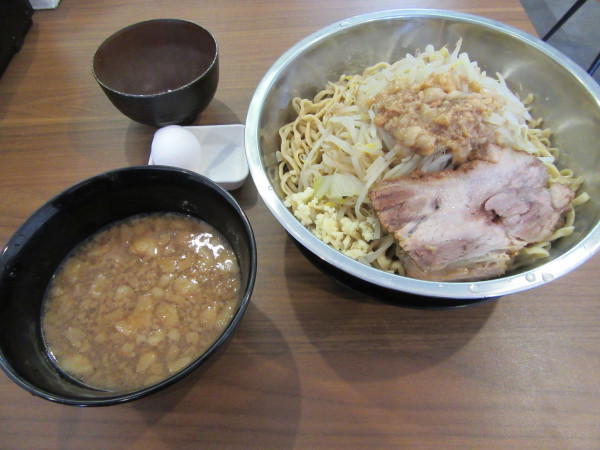 「ラーメン大（１１５０円）＋麺増し２００円＋生卵１００円」@俺の生きる道 つくば店の写真