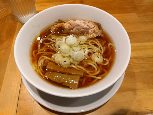 「らーめん原点（薄切り焼豚）847円」@人類みな麺類の写真