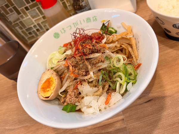 「【ステッカー帳限定】冷やし坦々まぜそば」@はつがい商店の写真