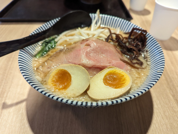 「豚骨トロ玉味噌らーめん」@信州味噌らーめん 喜悦の写真