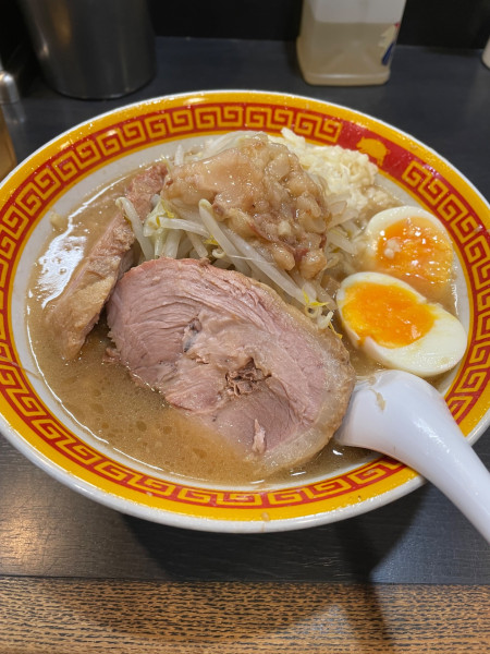 「ラーメン 豚2枚玉子 (半分220g)」@えどもんどの写真