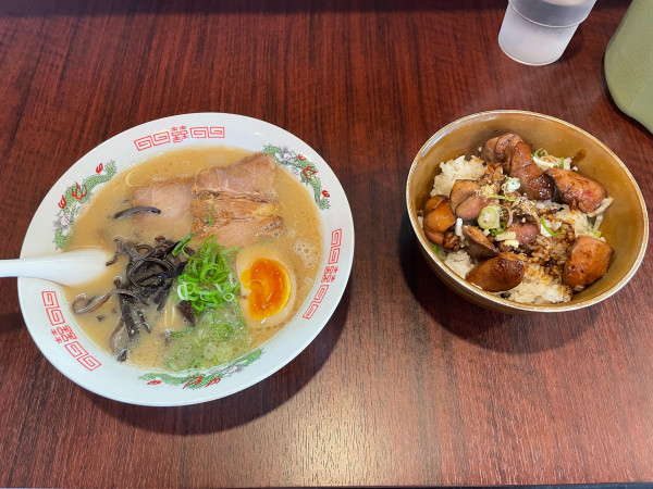 「塩豚骨ラーメン（純鶏レバ丼セット）」@まる星の写真