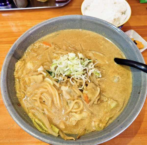 「カレーめん＋半ライス」@ラーメン専科 めんやの写真