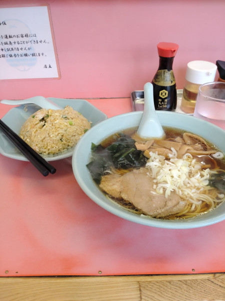 「ラーメン　半チャーハン」@銀龍 関戸店の写真