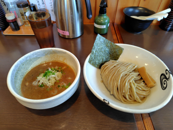 「幻の豚骨魚介つけ麺（並）とチャーシュー丼」@つけ麺 弥七の写真
