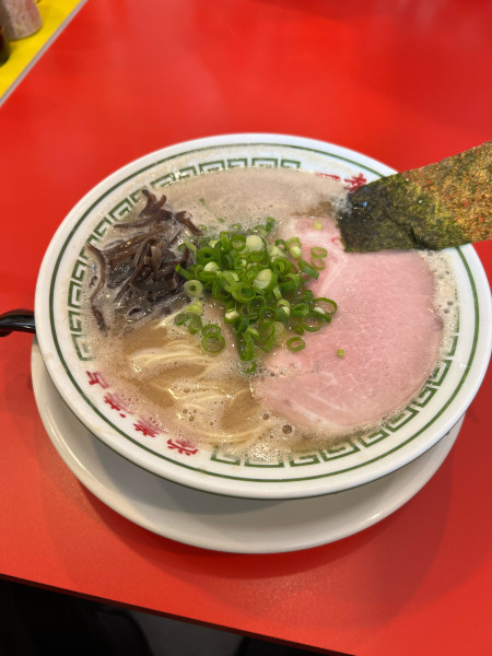 「泡系豚骨ラーメン　800」@ドライブイン一幸舎 空港店の写真